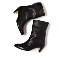 Vully 50 Stiletto*Anonymous Copenhagen Sale